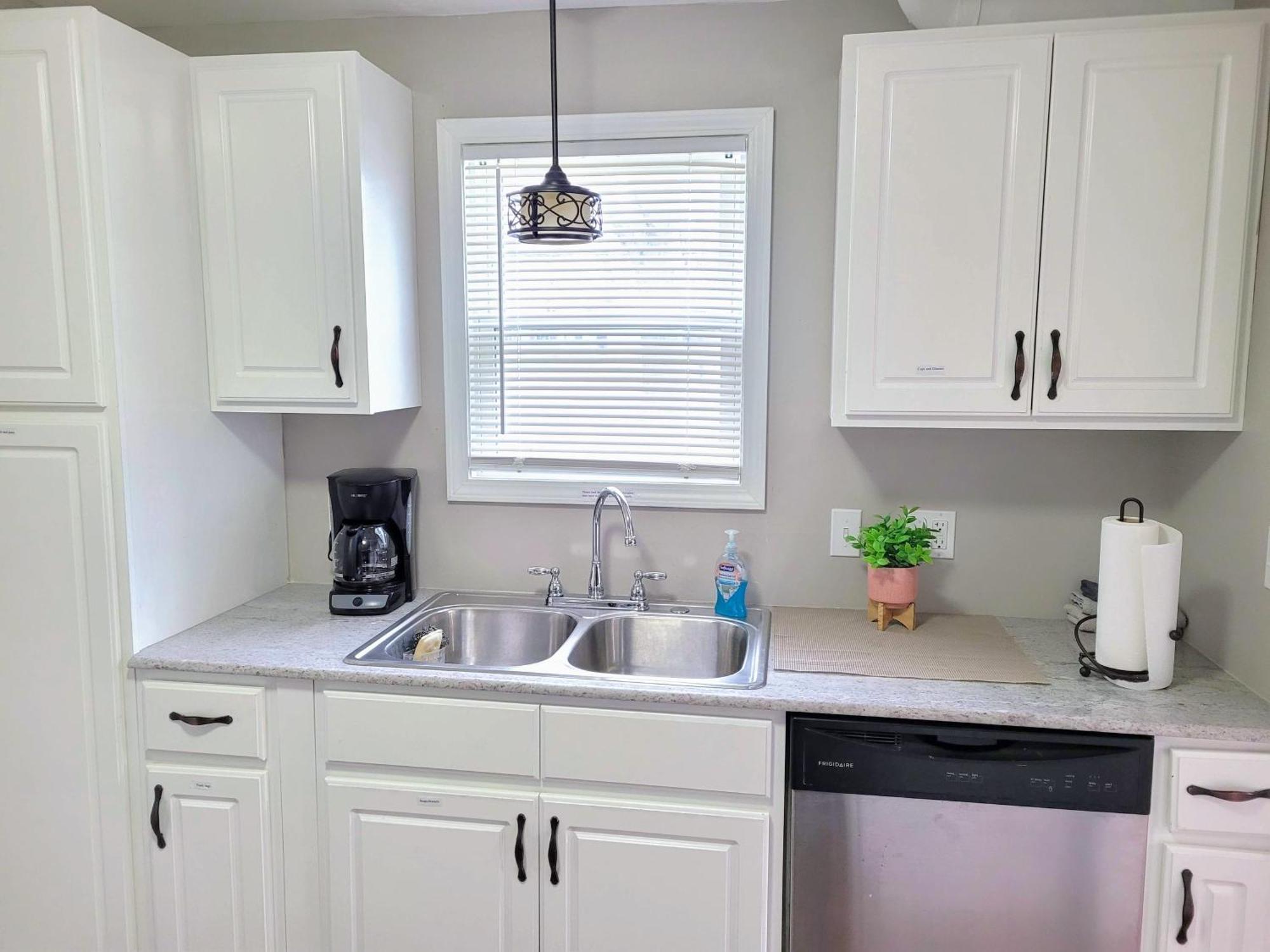 Apartment With Brand New Furniture And Large Parking West Seneca Exterior foto